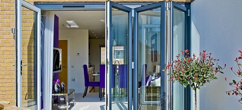 Commercial Door Glass Repair in Gatineau, ON